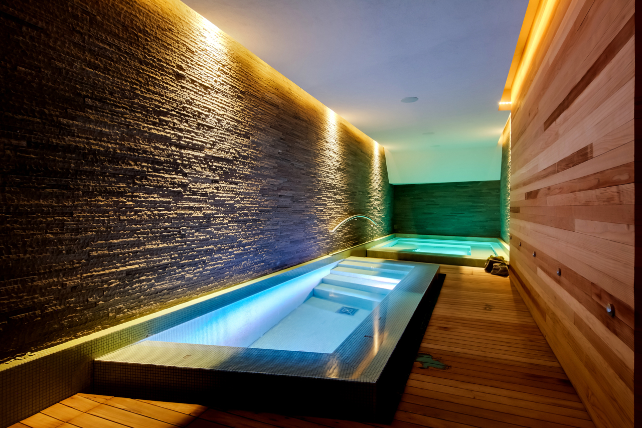 Indoor pool, hot tub and sauna